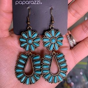 CRACKLE STONE EARRINGS